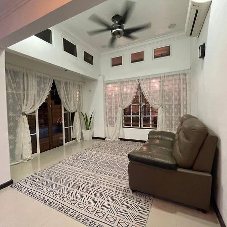 Homestay Laman Nuri, Kota Damansara Petaling Jaya Exteriér fotografie